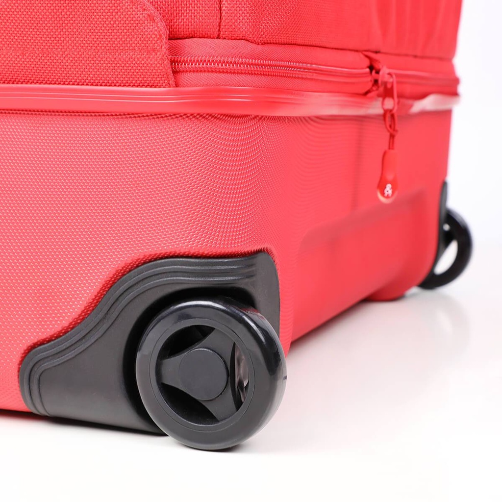 phil&teds travel bag close up of wheels